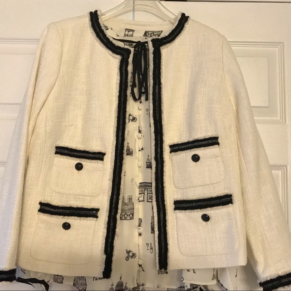 Looks just like a Chanel!